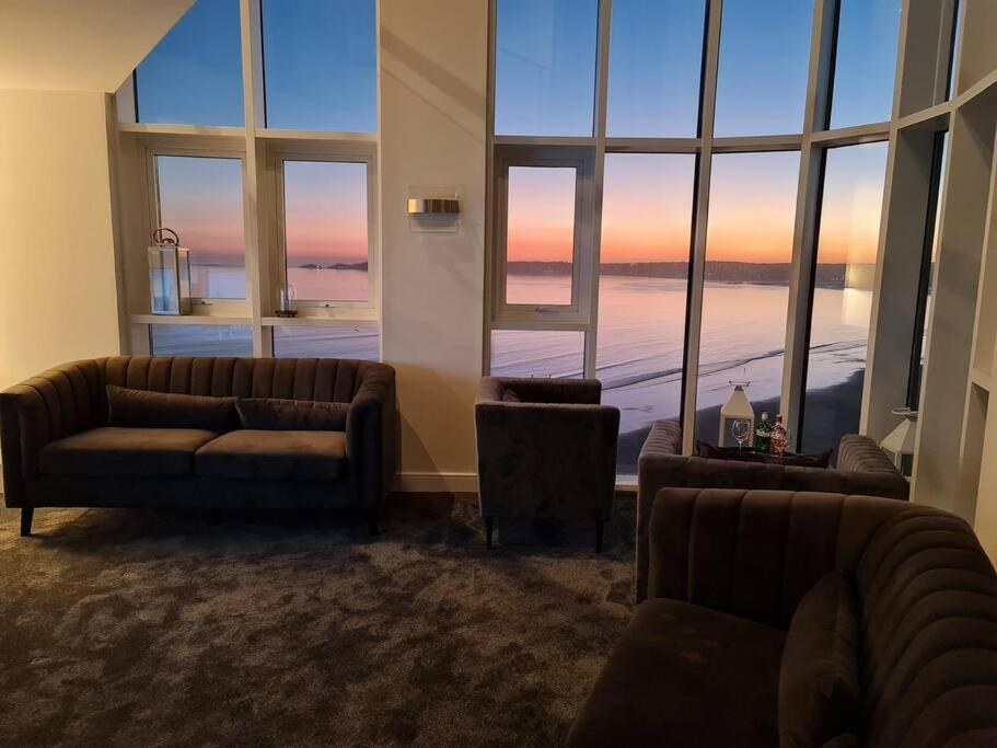 The Panoramic - The Finest Apartment In The City - By Tifa Stays Σουόνσι Εξωτερικό φωτογραφία